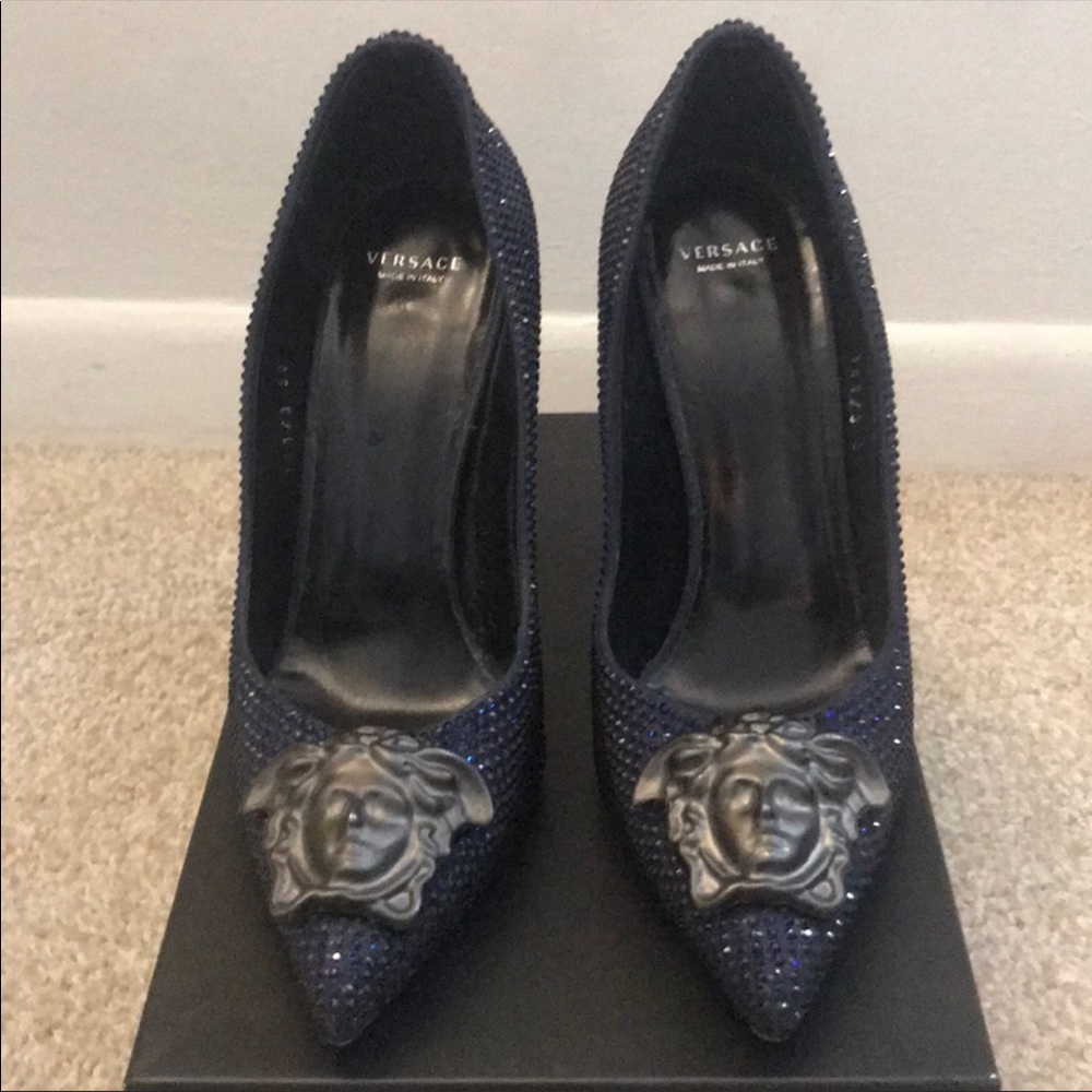 🚨Versace Heels 👠 Swarovski crystal encrusted 🚨